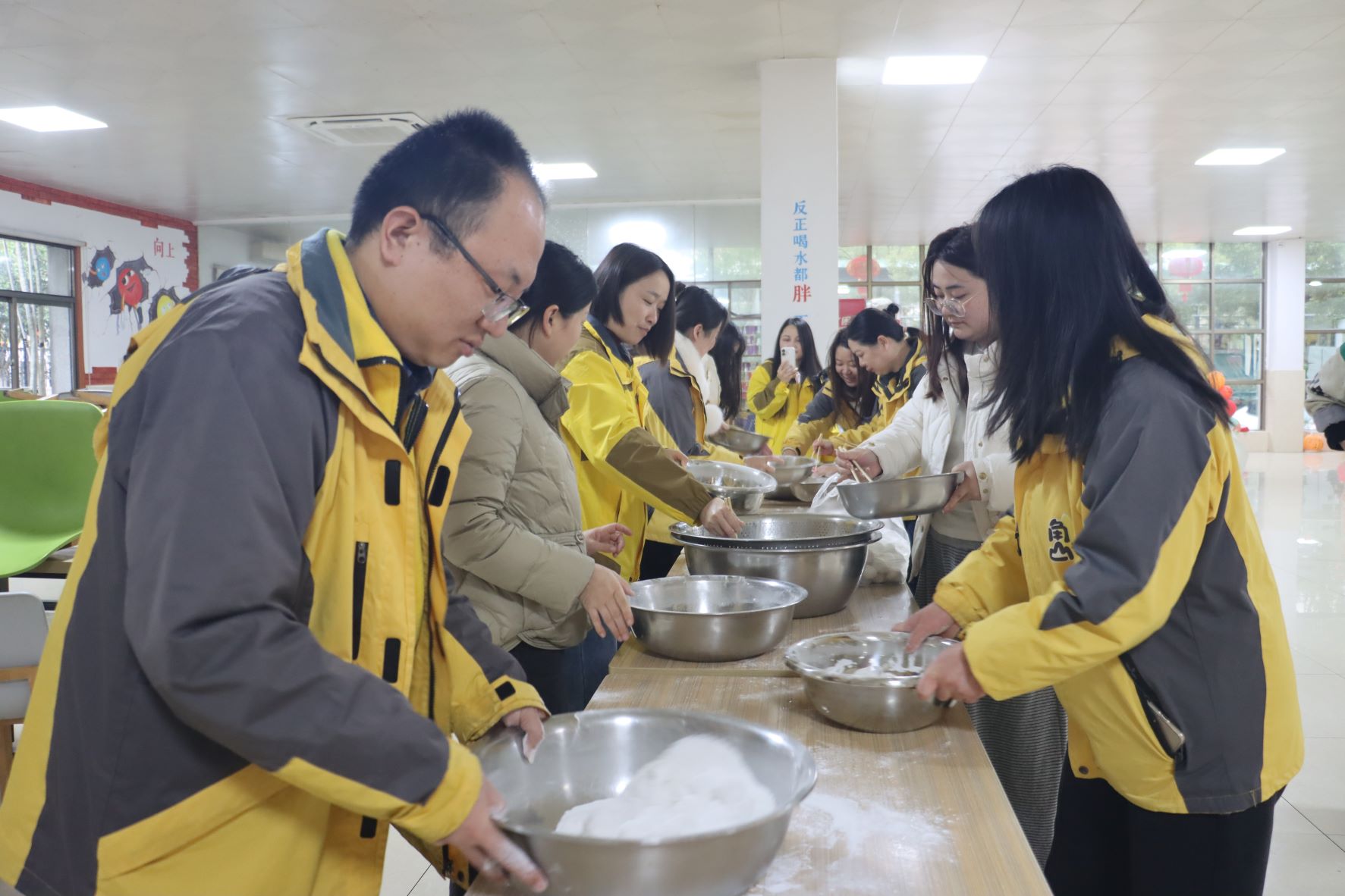 大角蛙喊你来闹元宵！滚一筐甜蜜，套一圈好运，马年就这么“圆”满！